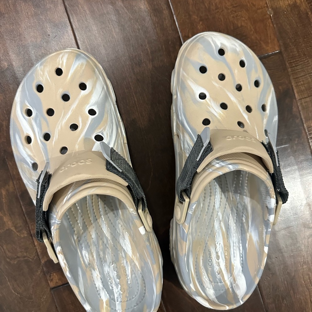 CROCS Tan and Gray Patterned Clogs